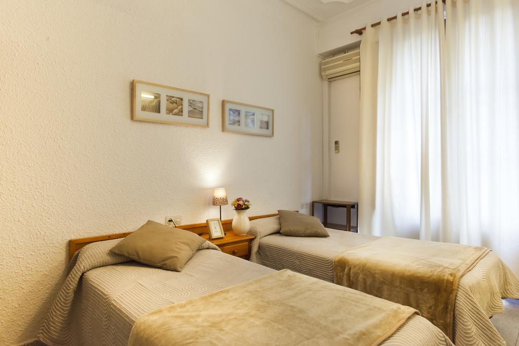 Zweibettzimmer mit Gemeinschafts-WC